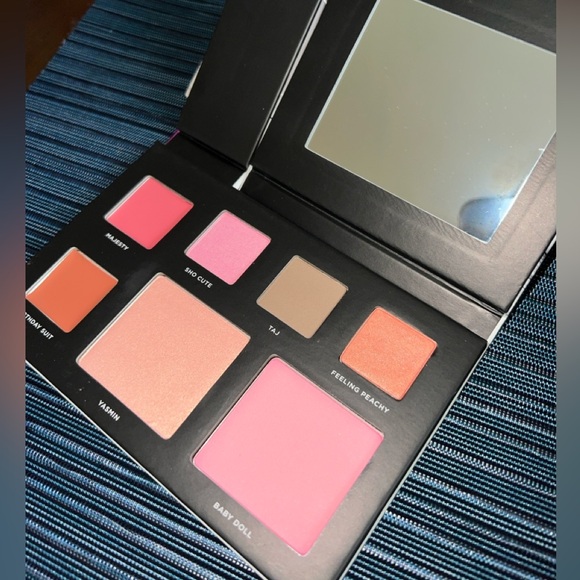 Deck of Scarlet edition No. 3 makeup palette - NIB! - Picture 2 of 6